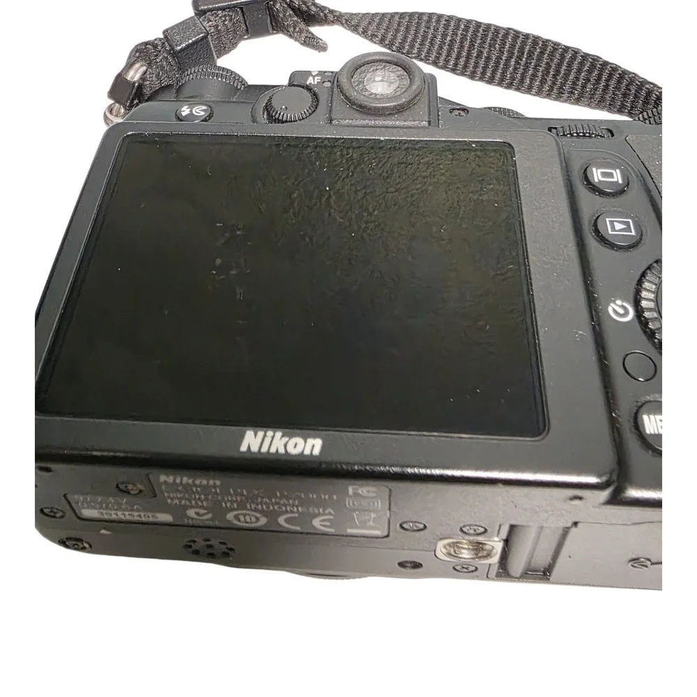 Nikon COOLPIX P7000 10.1MP Digital Camera - Black Charger Cable 16GB SD Card